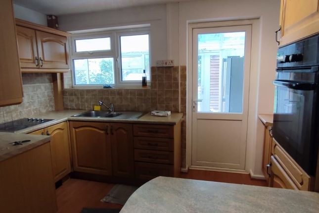 18 Ladysmith Avenue, Peterborough photo 4