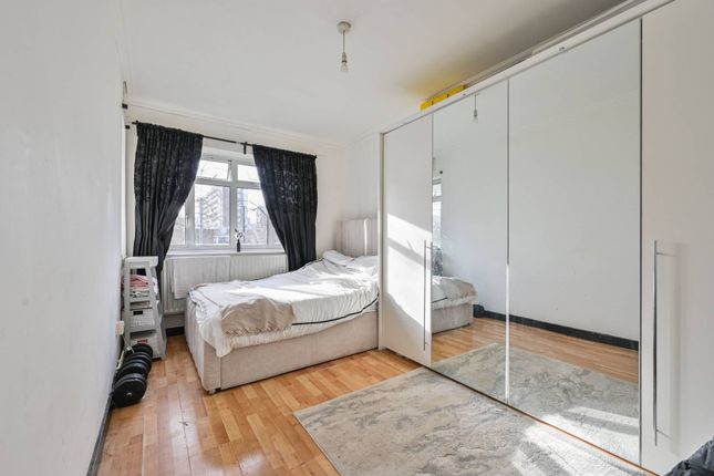 Flat for sale in East India Dock Road E14, Limehouse, London,
