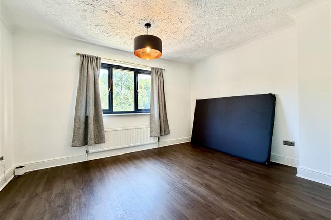 592, Watford Way, London photo 4