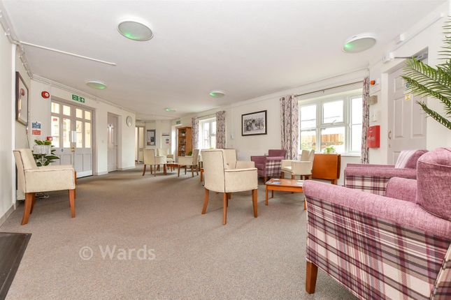 1-bed flat on Queens Mews, Queen Street, Deal, £100,000