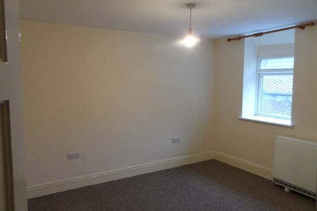 Flat 1, 9A, High Street, Chard photo 3