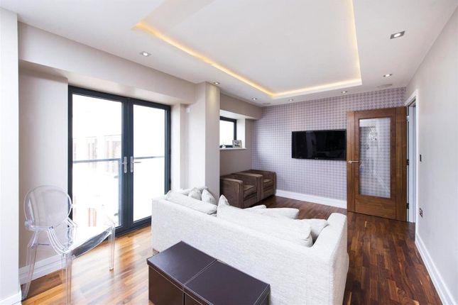 Thumbnail Flat for sale in Madoc Close, London