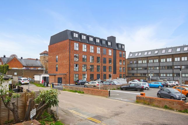 Flat to rent in Fairfield Road, Brentwood