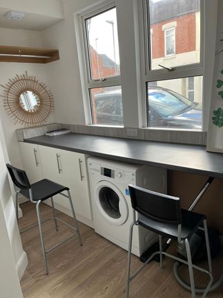 63, NORTHAMPTON photo 2