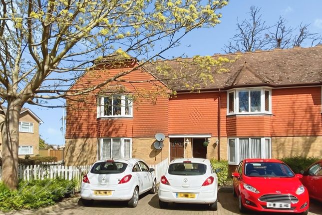1-bed flat on Upper Floor Flat, 13, Spillett Close, Faversham, £925/mo