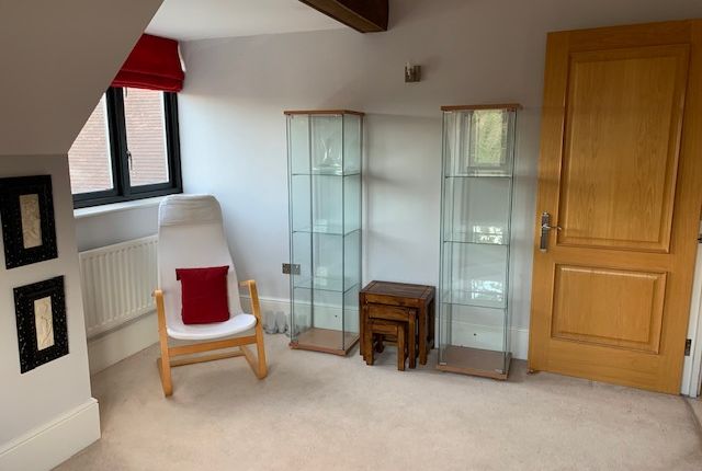 Flat to rent in Coombe Hall Road, East Grinstead