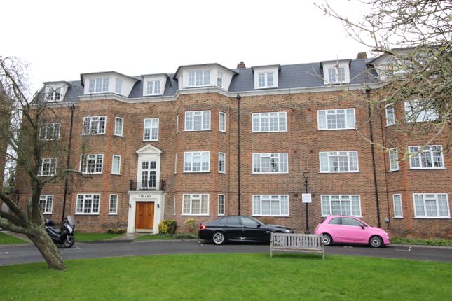 Flat to rent in The Avenue, Worcester Park