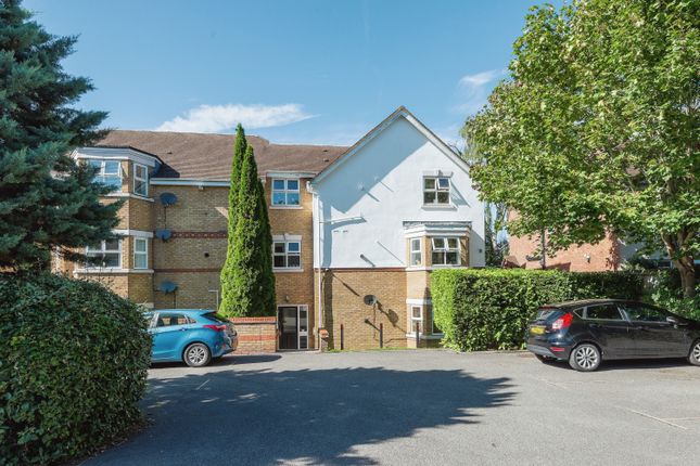 Flat for sale in Lyster Mews, Cobham, Surrey