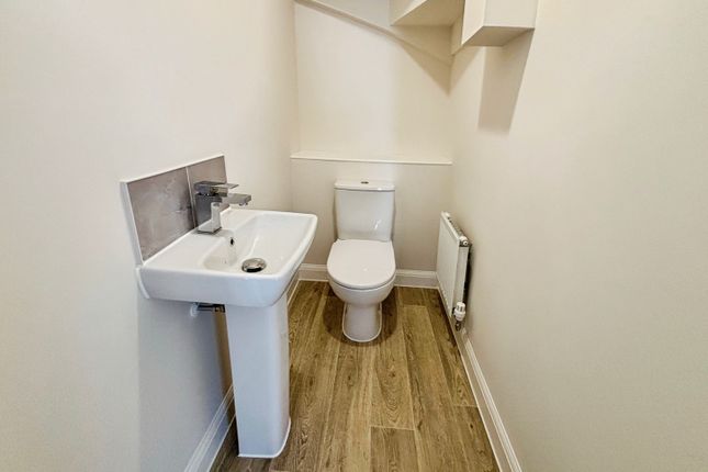 8, Cullar Crescent, Saltash photo 4