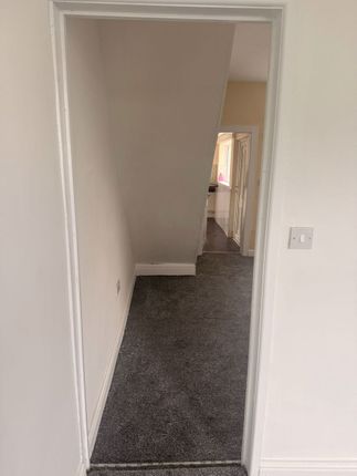 48, Russell Terrace, Burnley photo 3