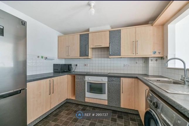 Flat, Regents Court Sopwith Way, Kingston Upon Thames photo 3