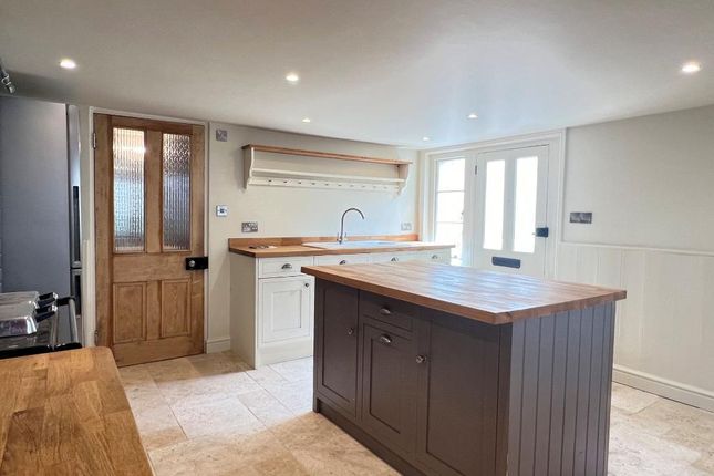 Bradbourne Lodge, Wykeham Close, Steyning photo 3