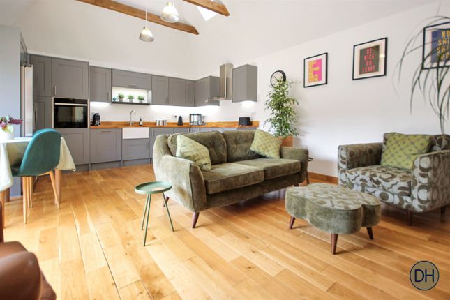 Bluebell Lodge, Threshers Bush, Harlow photo 3