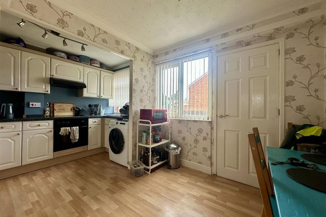 29, Silver Walk, Nuneaton photo 2