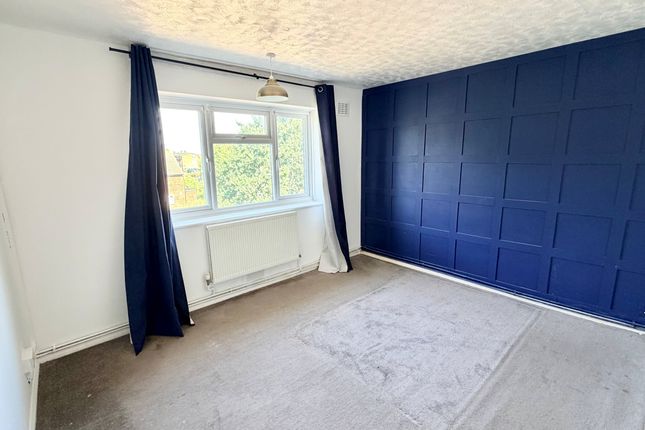 132, Rainham photo 4