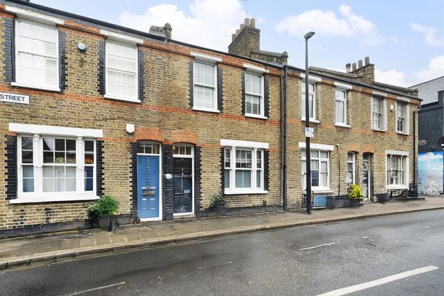 Thumbnail Terraced house for sale in Hague Street, London