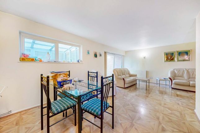 4, September Way, Stanmore photo 4