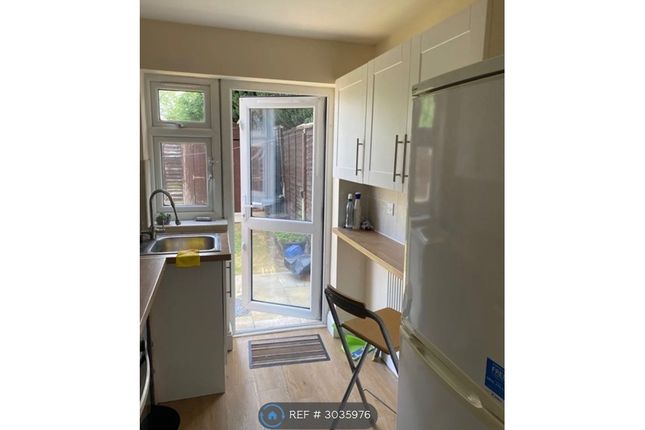 Flat, Waller Avenue, Luton photo 4