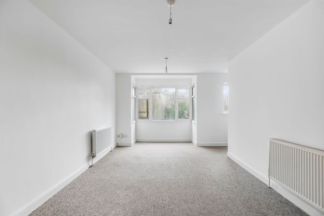 6 Bristol Gardens, Brighton photo 4