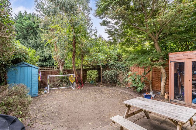 Flat 2, 110 Sutton Court Road, London photo 4