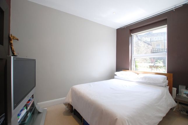 Flat to rent in Essex Road, London