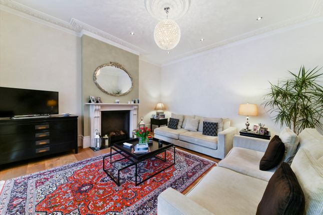 Maisonette to rent in Hungerford Road, London
