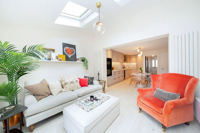 Thumbnail Terraced house for sale in Magnolia Avenue, Abbots Langley, Hertfordshire