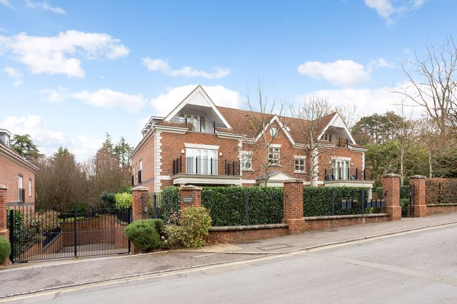 Thumbnail Flat for sale in Cross Road, Ascot