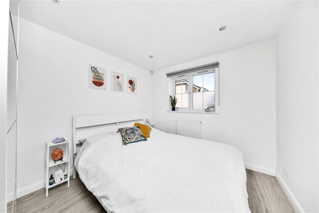 15, Alpine Grove, London photo 4