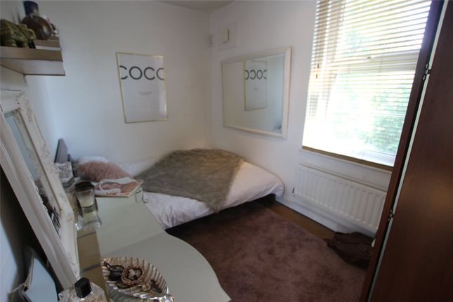 Room to rent in Matilda House, St. Katharines Way, London