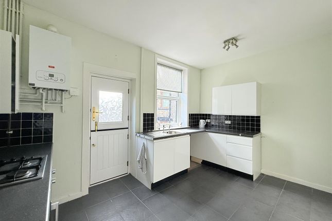 61, Lorne Street, Mossley photo 3