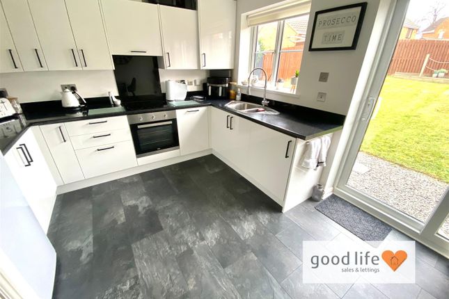 4, Hevingham Close, Sunderland photo 2