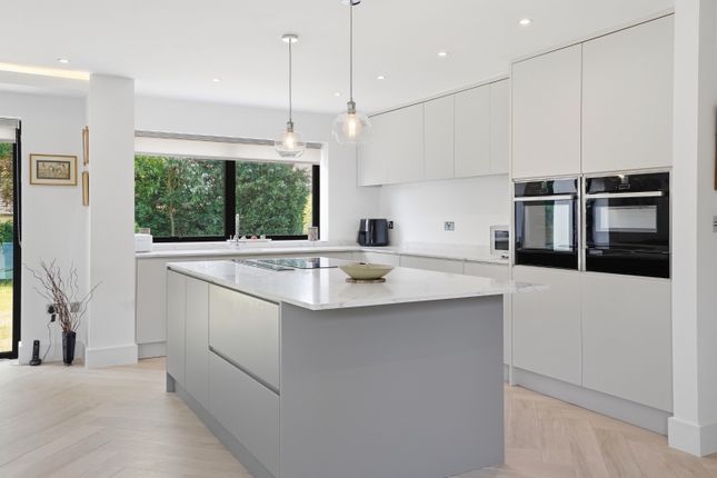 6 Folly Pathway, Radlett, Hertfordshire photo 4