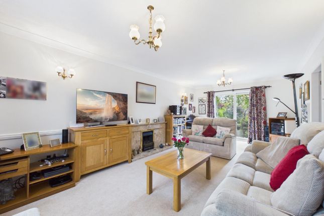 Rowans, 21, Dalesway, Bingley photo 3