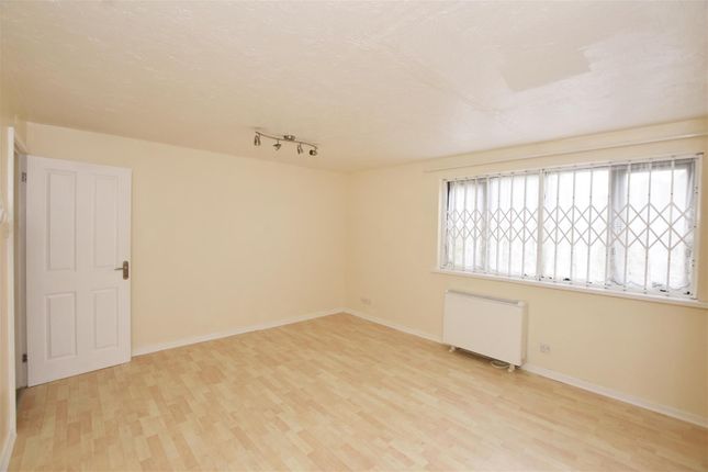 1, Marnham Court, Harrow Road, Middlesex photo 3