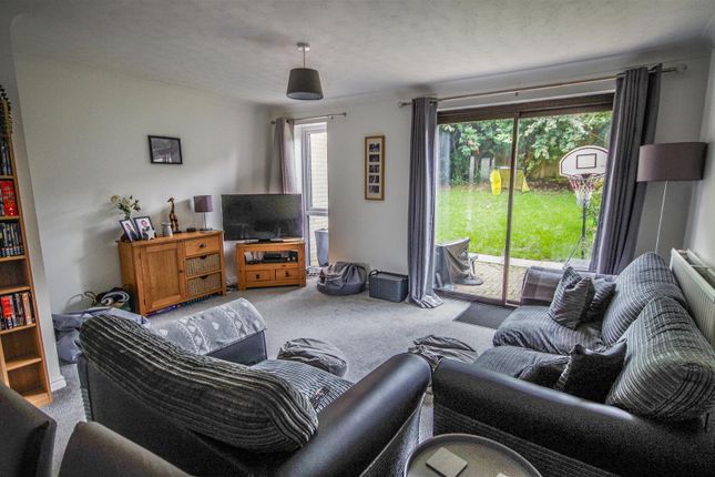 24, Shutehay Drive, Dursley photo 2
