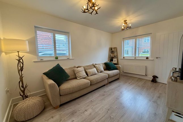 17, Hornbeam Way, Burton-on-trent photo 4