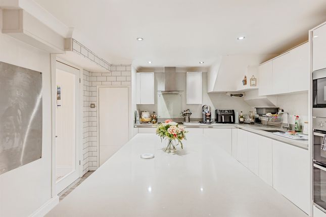 33, Milton Road, Crawley photo 2