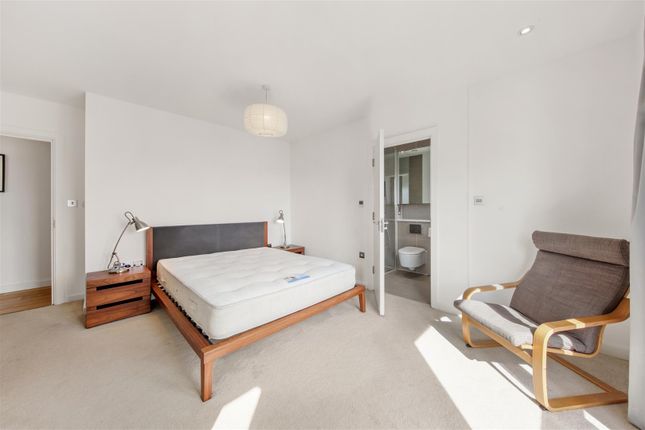 Flat to rent in Longitude House, Canary Wharf