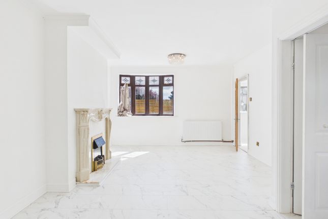 5, Pearl Way, Hyde photo 4