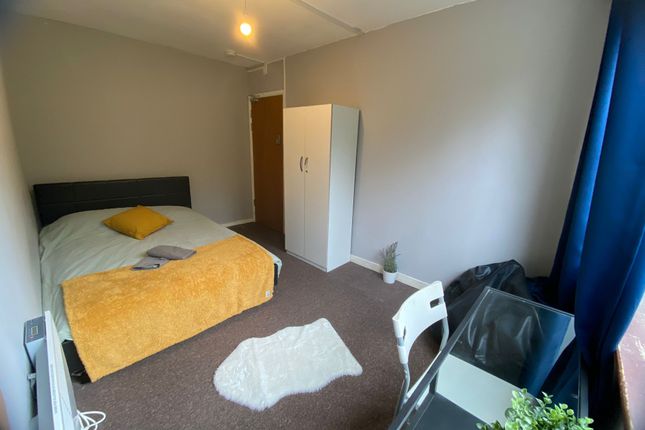 Room 2- £730 Available From 01/12/2025