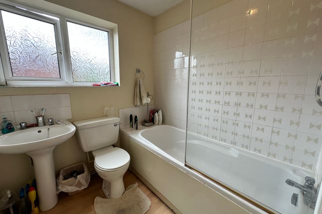 69, Dove Close, Warrington photo 2