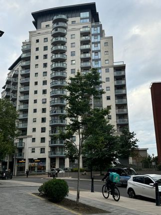 Thumbnail Flat to rent in 3 Limeharbour, Canary Wharf