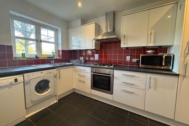 4 Mitford Court, Mitford Close, Reading photo 2