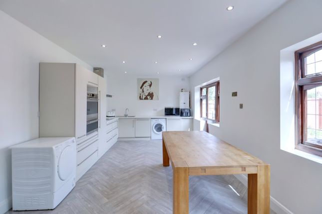 12, Briscoe Road, Rainham photo 2