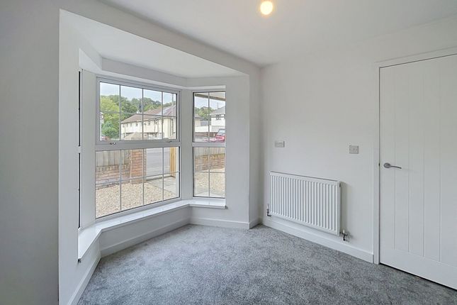 160 Quarella Road, Bridgend photo 3