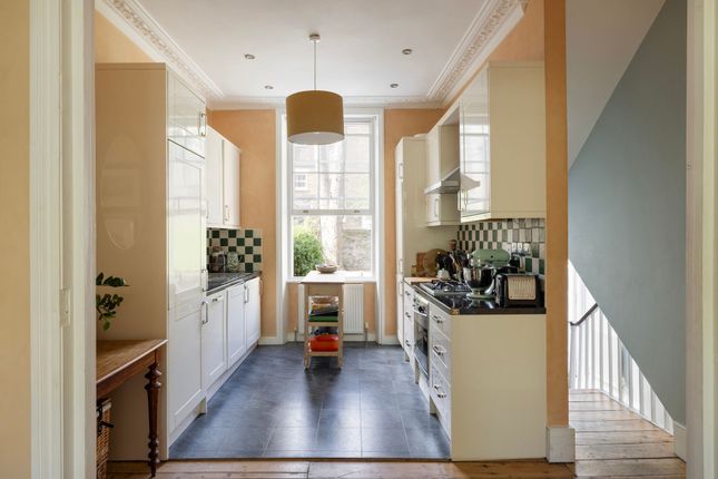 Basement & Ground Floor Flat, 13 Albert Street, London photo 4
