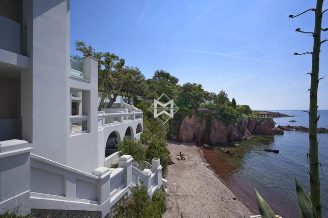 Detached house for sale in Agay, 83530, France