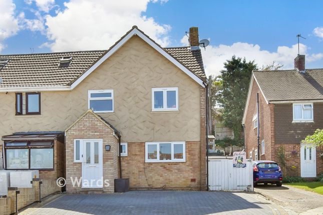 4, Walnut Close, Chatham photo 2