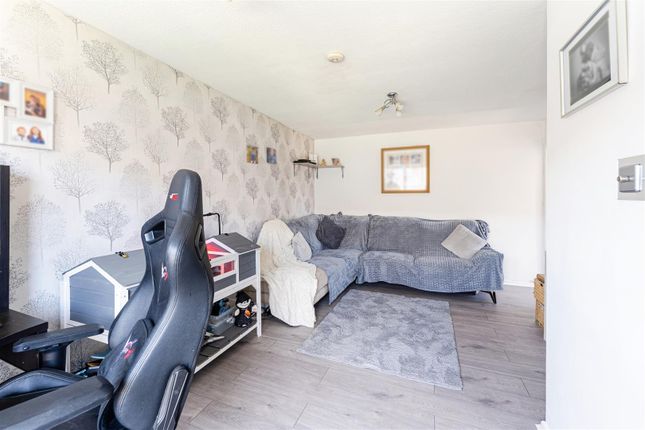 31, Wigmore Gardens, Weston-Super-Mare photo 3